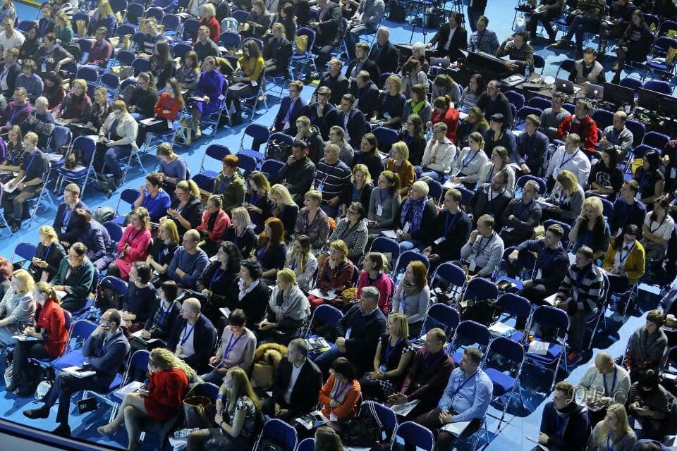 Сотни людей стали участниками Саммита